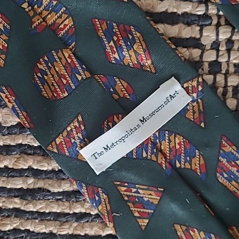 METROPOLITAN MUSEUM OF ART SILK NECK TIE - Picture 2 of 4